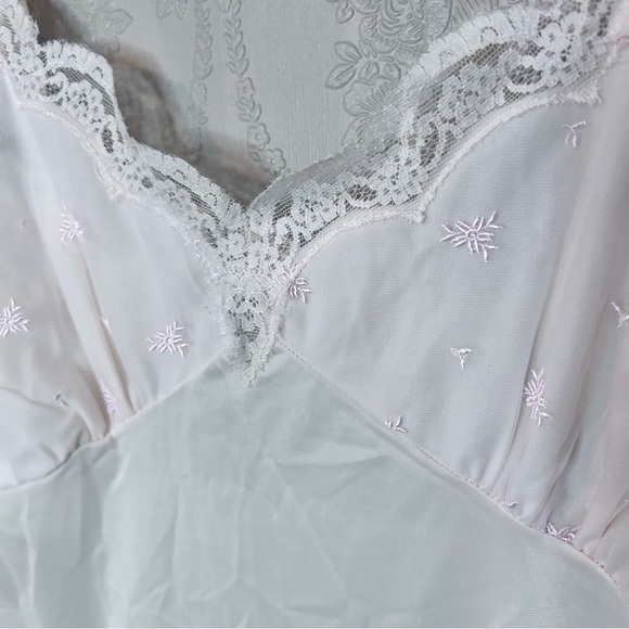 Elegant White Lace Trim Chemise Vintage 34 Med Medium great condition - Picture 3 of 6